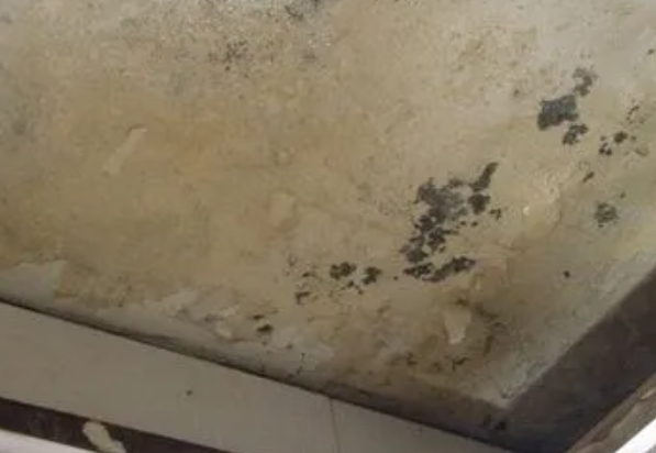 重庆县阳台漏水维修公司分享下重庆县卫生间渗水维修需要注意哪些问题。